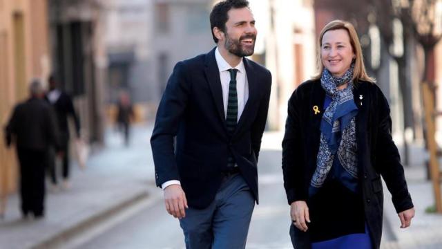 Roger Torrent y la alcaldesa de Sant Vicenç del Horts, localidad que visitó el sábado pasado / EFE