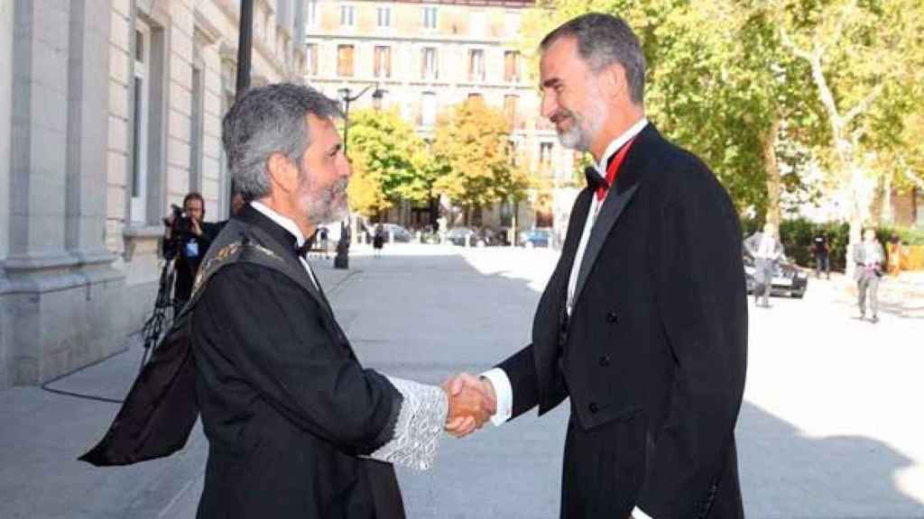 Carlos Lesmes junto al Rey