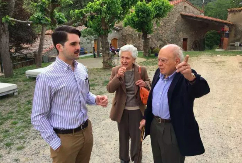 Jordi Aragonès, junto a Jordi Pujol y Marta Ferrusola / SERGI GARCÍA LORENTE