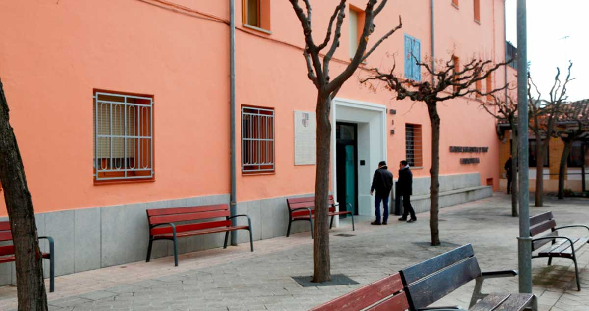 Fachada de la residencia de ancianos de Tremp, a la que la Fiscalía ha denunciado por la muerte de 64 internos por Covid / EFE