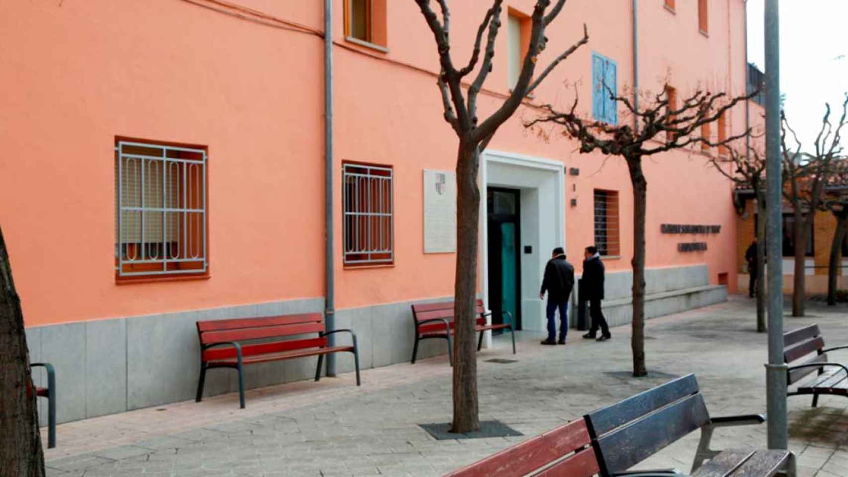 Fachada de la residencia de ancianos de Tremp, a la que la Fiscalía ha denunciado por la muerte de 64 internos por Covid / EFE