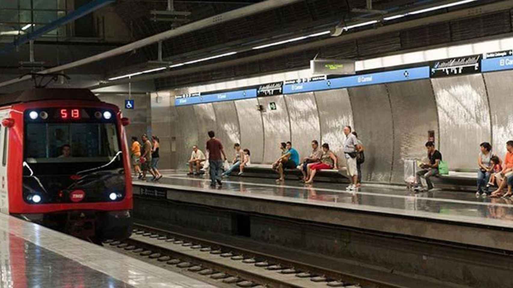 Imagen de archivo de la estación de metro de El Carmel, en Barcelona / EFE