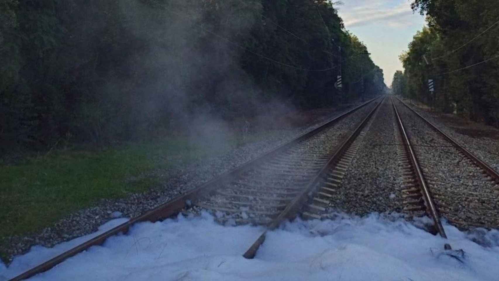 Vías del tren tras los actos vandálicos que afectan a la circulación entre Girona y Barcelona / RENFE