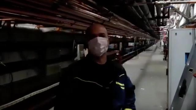 Uno de los bomberos que ha trabajado en el hospital de campaña de Ifema
