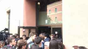 Tensión en la UPF entre estudiantes que quieren entrar en clase y otros que tratan de impedirlo / CG