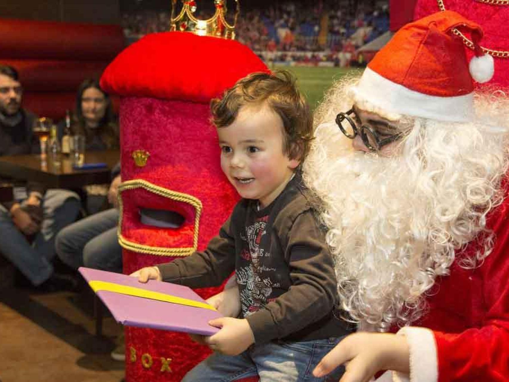 Papá Noel cobra un euro por cada hora de trabajo