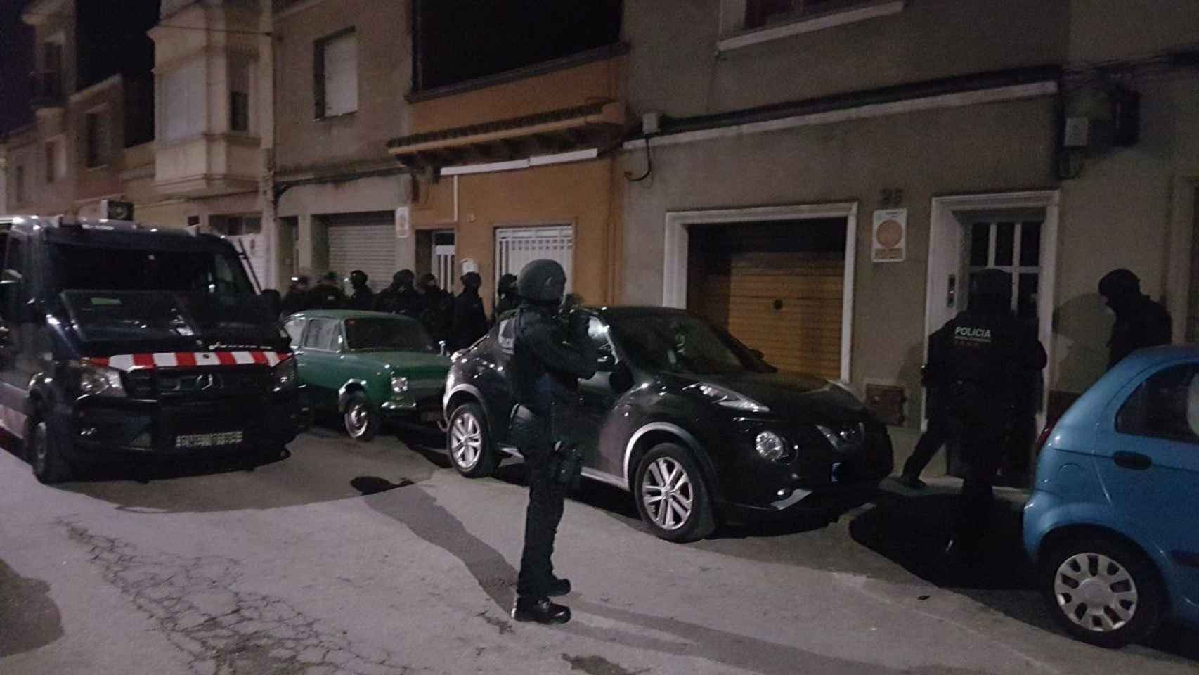 Operativo de Mossos d'Esquadra contra la banda motera Hells Angels en Barcelona / TWITTER