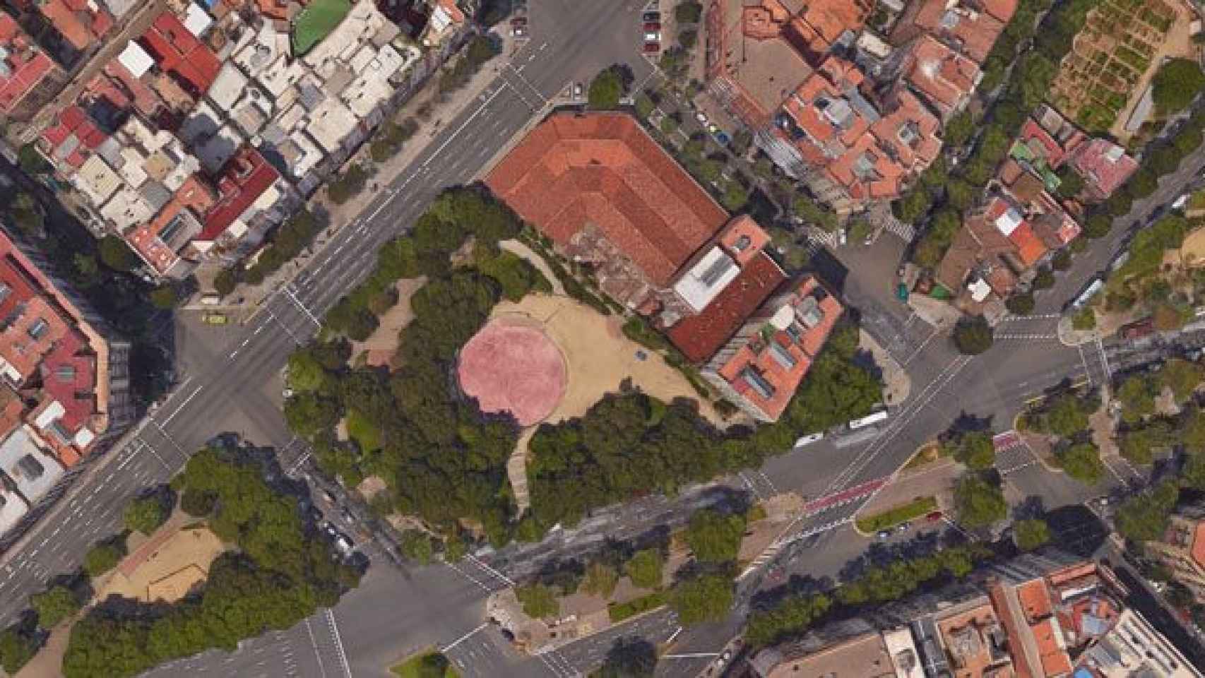 La nueva plaza Pablo Neruda, antigua plaza de la Hispanidad, situada en la esquina de las calles Lepant y Aragó de Barcelona / CG