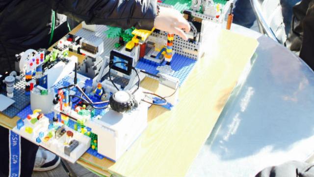 Una actividad con Lego en la Escola Vedruna de Girona, que busca a un donante de médula ósea / CG