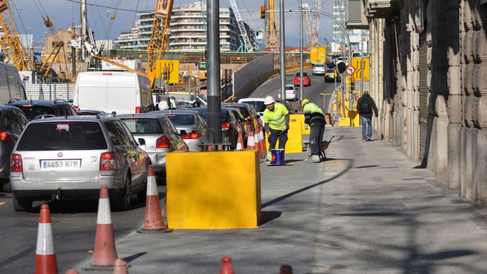 Tramo de obras en la Gran Via de Barcelona, cerca del cruce con la calle Castillejos / AYUNTAMIENTO DE BARCELONA