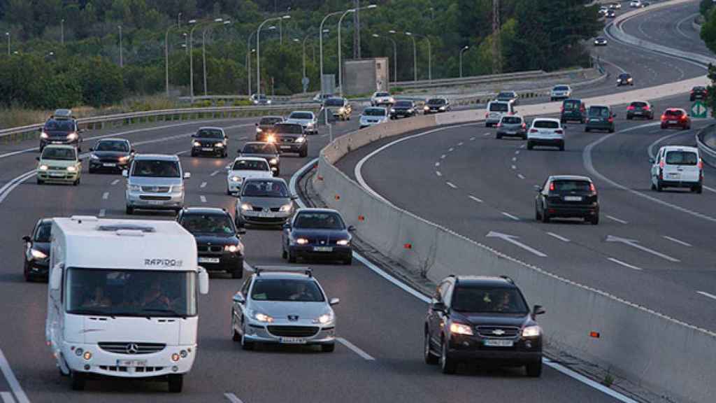 Operación retorno del puente de agosto en Tarragona, el día 15. / EFE