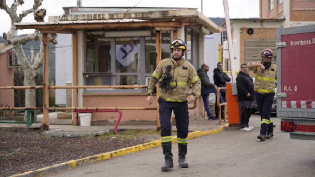 Un bombero de la Generalitat durante las tareas de rescate en la mina de Súria / LUIS MIGUEL AÑÓN - CRÓNICA GLOBAL