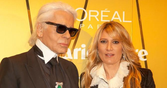 Joana Bonet con Karl Lagerfeld