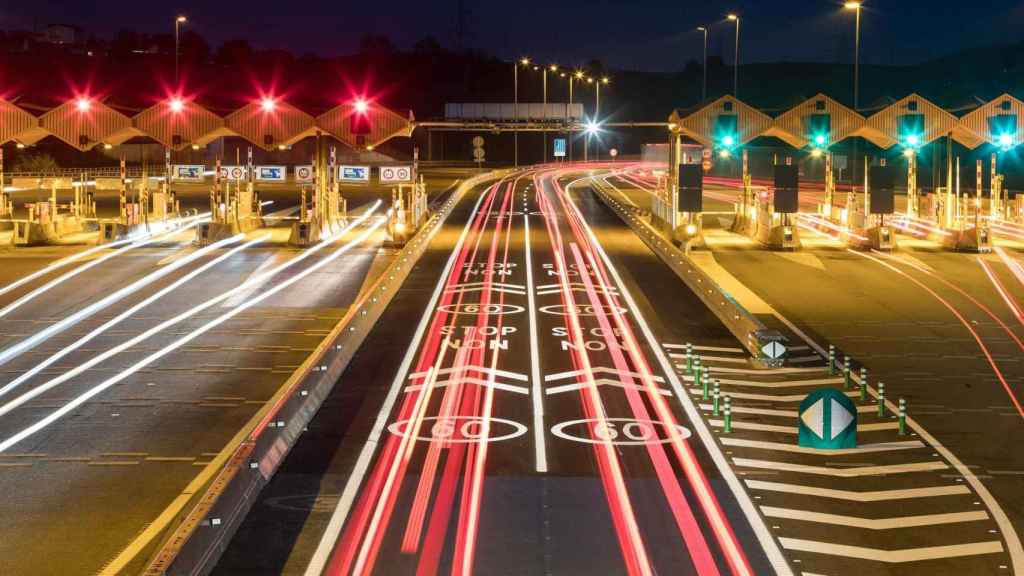 Carriles Via T sin barreras del peaje de la AP-7 en La Roca del Vallès