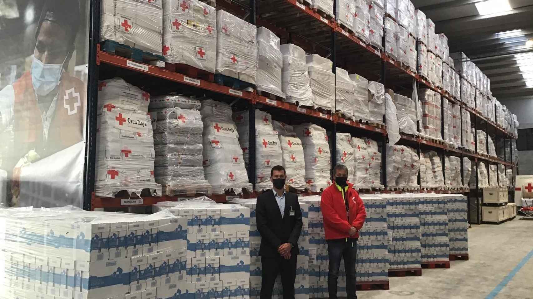 Leche donada por los supermercados catalanes de Mercadona a la Cruz Roja / MERCADONA