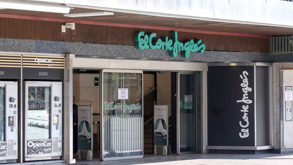 La puerta del Corte Inglés de Goya de Madrid durante la crisis del coronavirus / EP