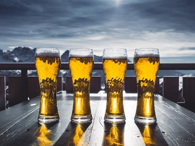 Cerveza en una terraza, uno de los mayores deseos de los españoles durante el confinamiento / PIXABAY