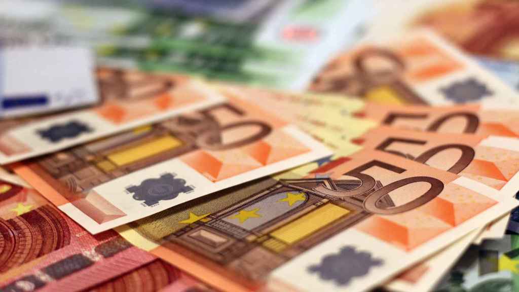 Dinero en efectivo en billetes de 50 euros, como los que intentó robar la empleada / PEXELS