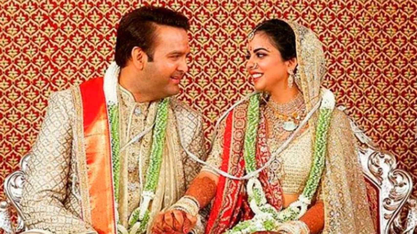 Anand Piramal e Isha Ambani en su boda / INSTAGRAM