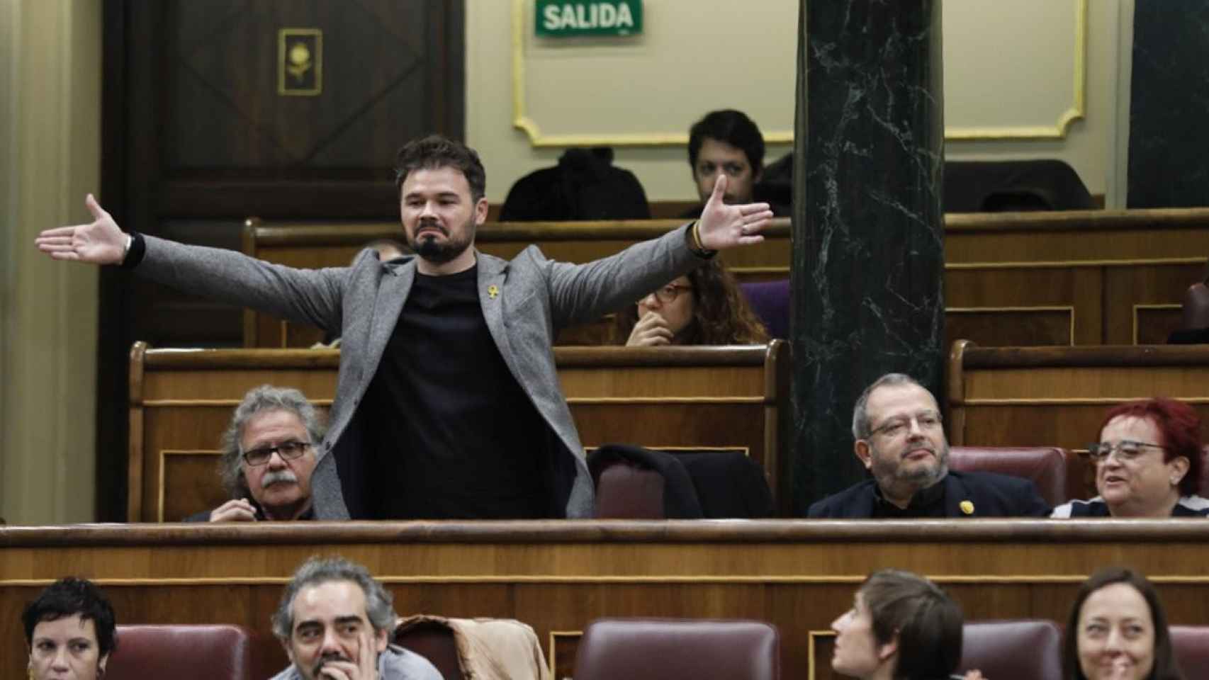 Los gestos del diputado Gabriel Rufián, carne de meme para las redes / TWITTER