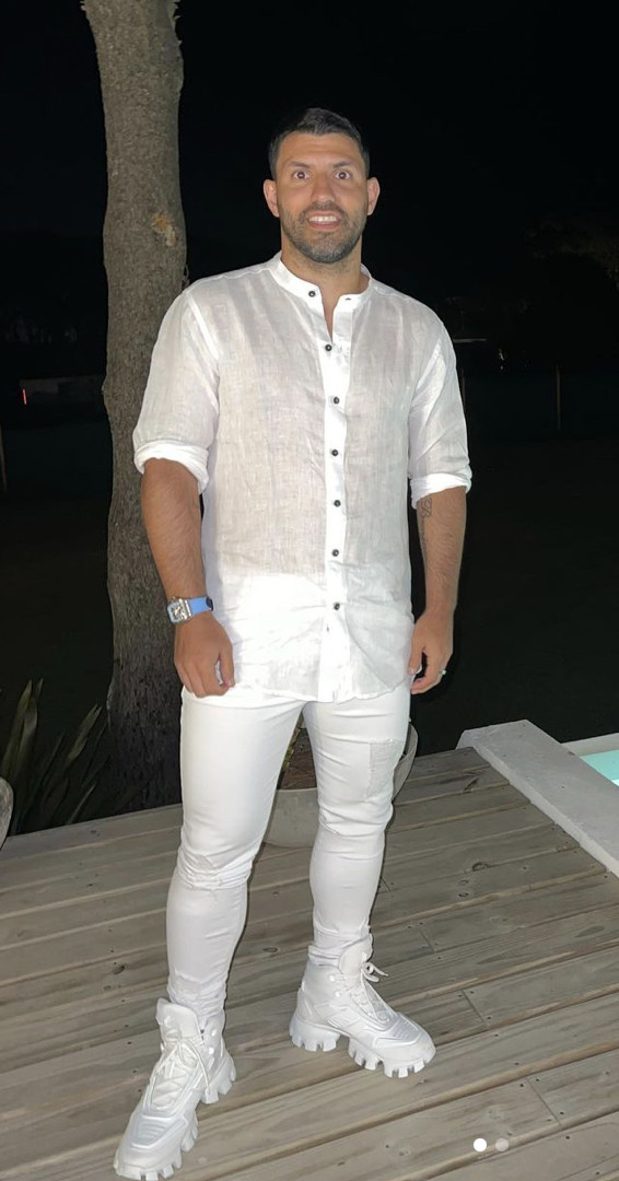 El Kun Agüero en su fiesta de Nochevieja / REDES