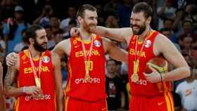 Ricky Rubio, Víctor Claver y Marc Gasol celebran el triunfo en la final del Mundial / EFE