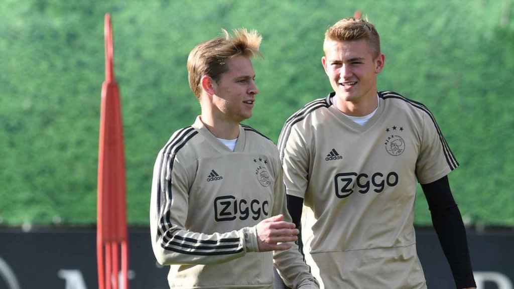 Una foto de Frenkie de Jong y Matthijs De Ligt durante un entrenamiento del Ajax / AJAX