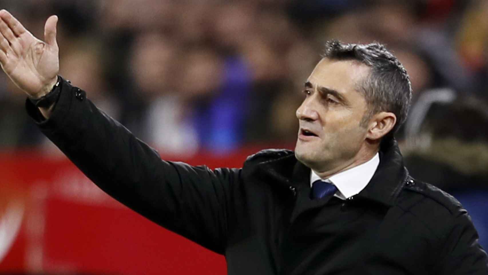 Una foto de Ernesto Valverde durante el partido frente al Sevilla en el Sánchez Pizjuán / EFE