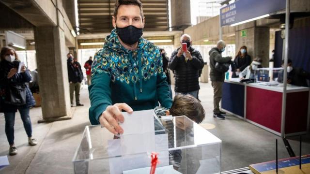 Leo Messi votando a Laporta en las elecciones / FCB