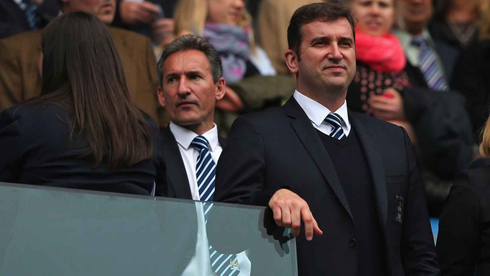 Txiki Begiristain y Ferran Soriano en el palco del Etihad Stadium / EFE