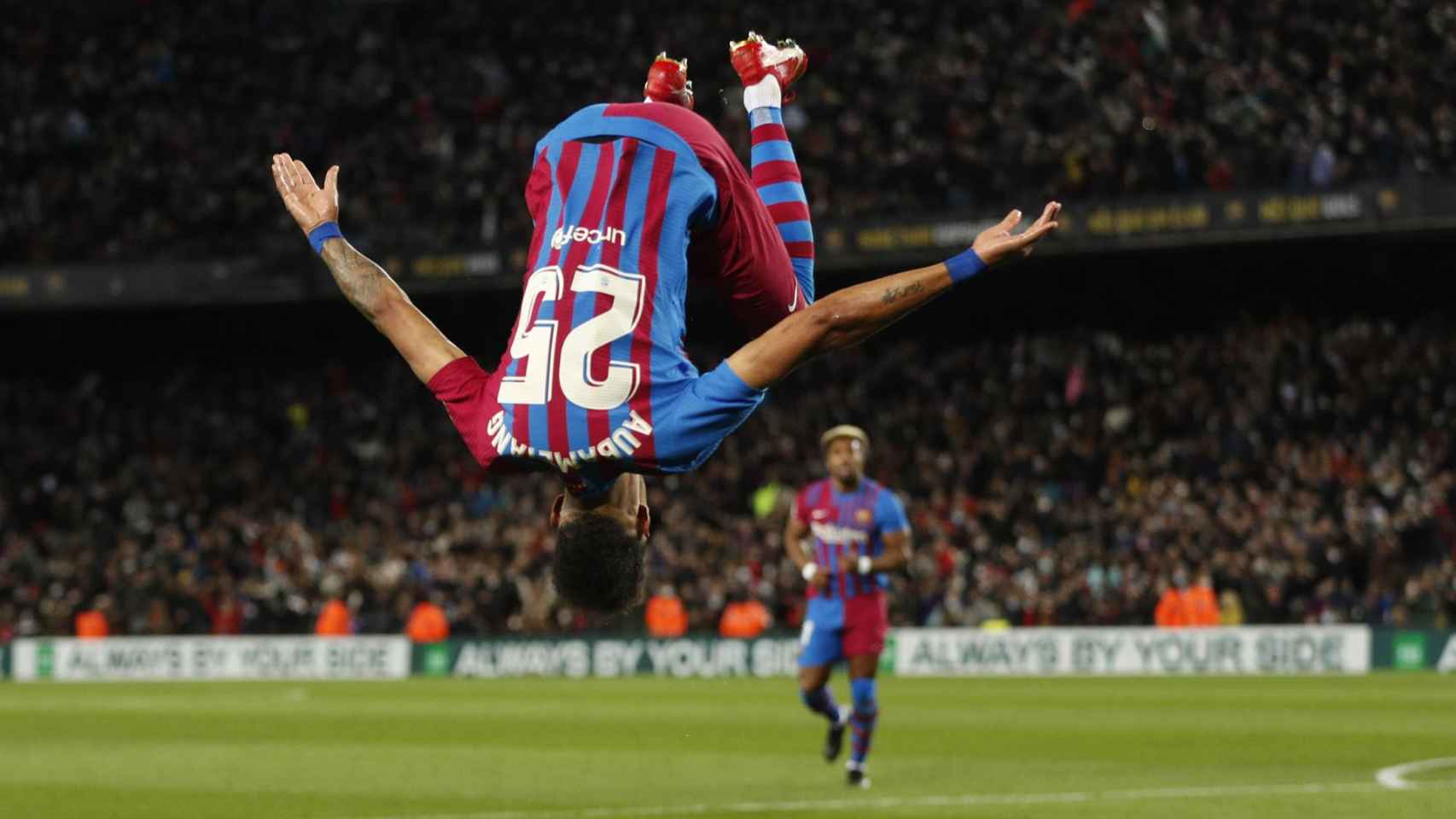 Aubameyang celebra su gol al Athletic con una espectacular voltereta