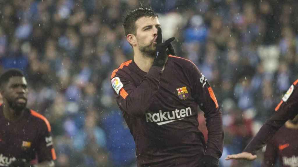 Gerard Piqué mandando callar a la afición del Espanyol / REDES