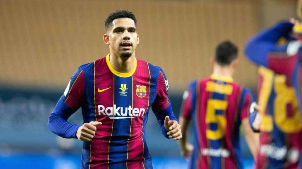 Ronald Araújo, en un partido con el Barça | EFE