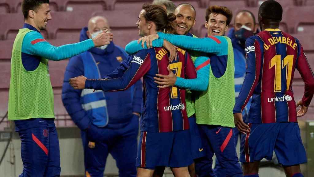 Griezmann celebrando su gol con sus compañeros / EFE