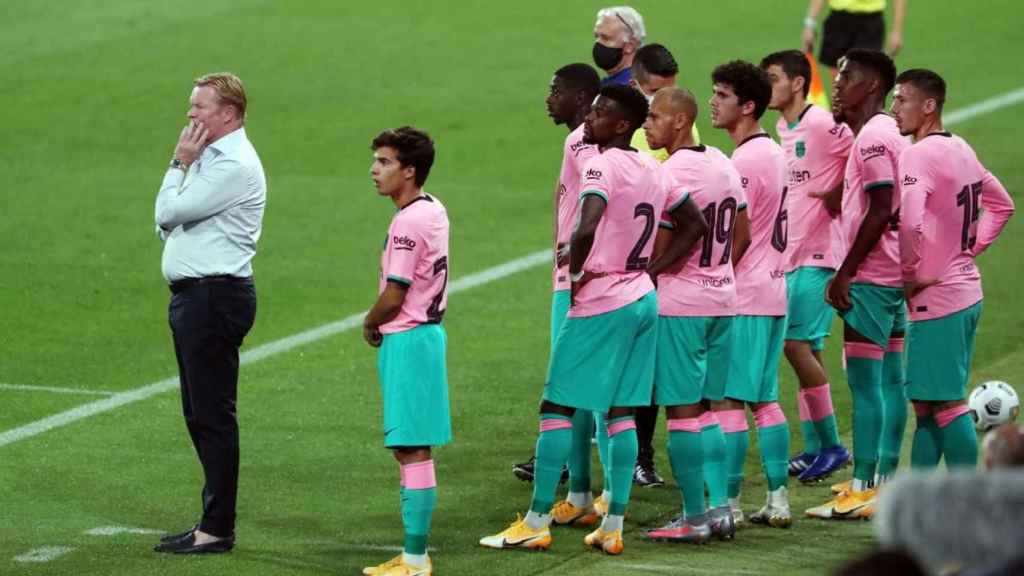 Riqui Puig junto a Ronald Koeman en el Barça-Girona de pretemporada / FC Barcelona