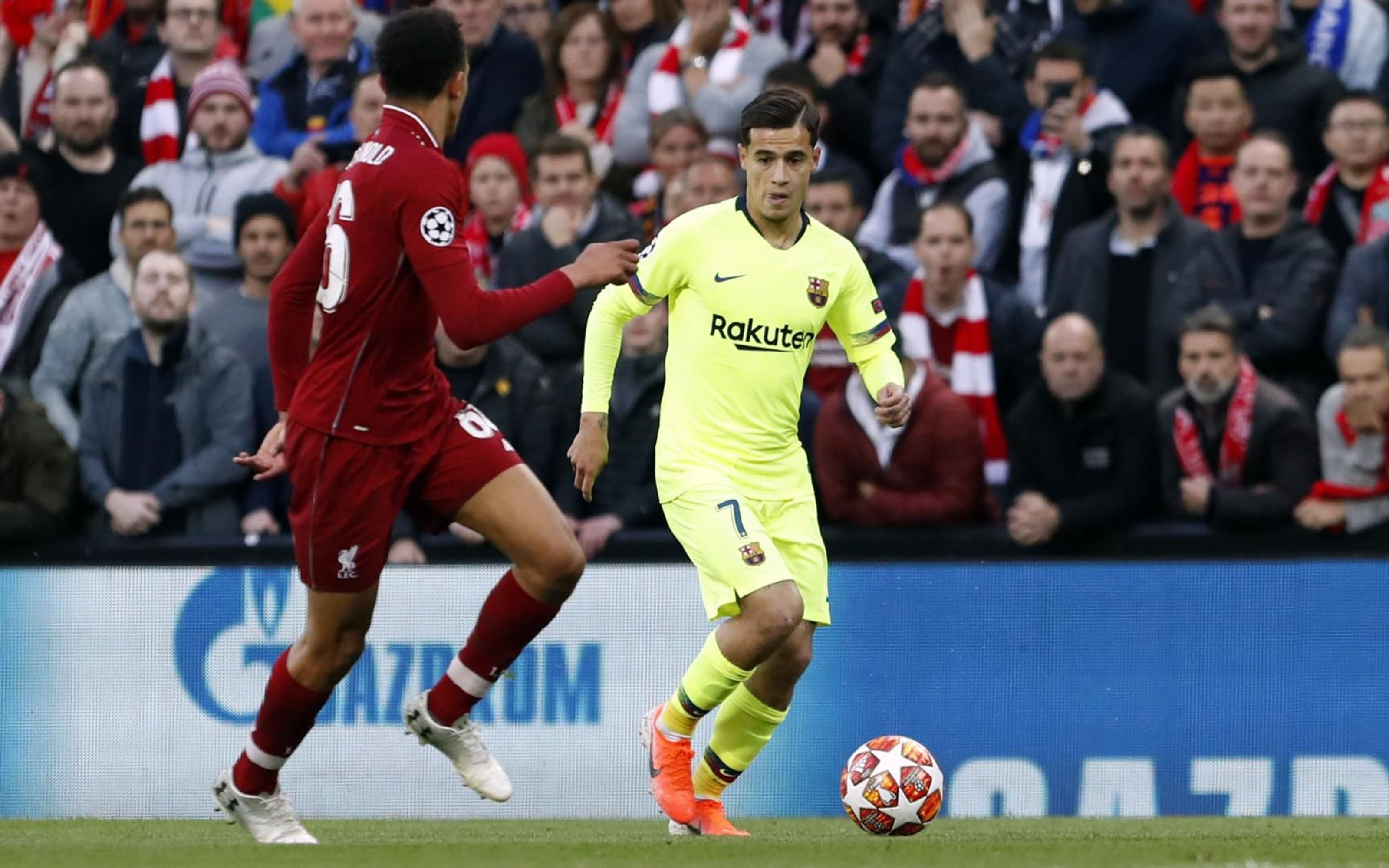 Coutinho jugando en Anfield con el Barça / EFE