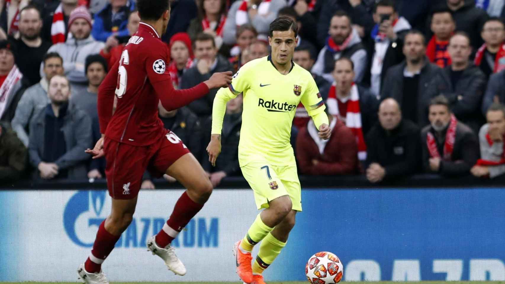 Coutinho jugando en Anfield con el Barça / EFE