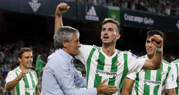 Setién junto a Fabián Ruíz en el Betis | EFE