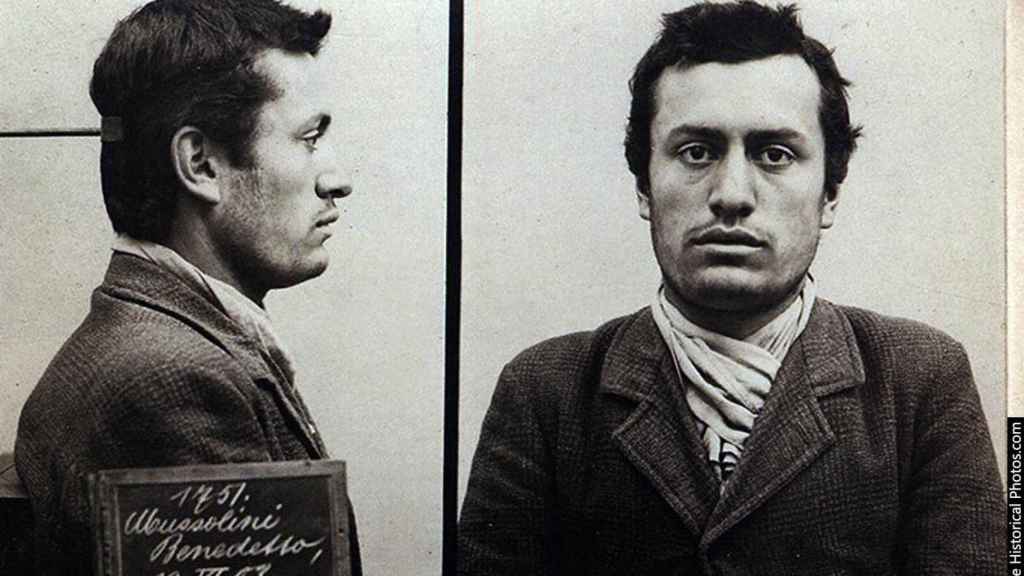 Foto de la ficha policial de Benito Mussolini (1903)