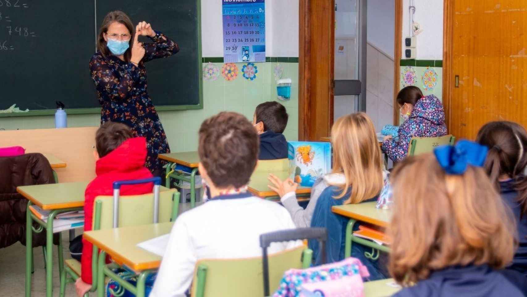 Una profesora de un colegio durante una clase / EP