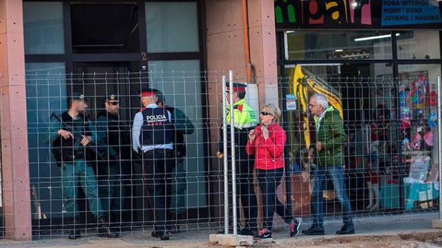 Agentes de la Guardia Civil y los Mossos d'Esquadra durante una de las operaciones contra los CDR en las que se ha detenido a ocho personas / EFE