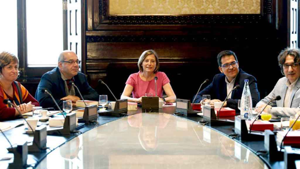 Los políticos retoman sus vacaciones tras el primer fiasco del asalto ‘indepe’