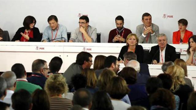 Reunión del comité federal del PSOE, con el presidente de la Mesa, José Blanco, a la derecha / EFE