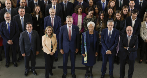 El rey Felipe VI (3i), en su visita a la sede del BCE / EFE - Juanjo Martín POOLS