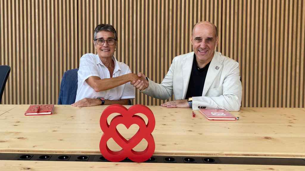 La gerente del Hospital del Mar, Olga Pané i Mena, junto al presidente de BHH, Cristian Pascual / HOSPITAL DEL MAR