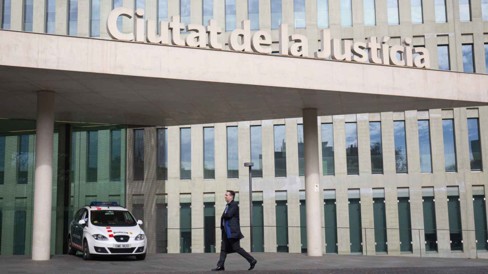 Fachada de la Ciutat de la Justicia, donde se ha absuelto al tuitero que difundió datos de la letrada del juzgado del 1-O / EUROPA PRESS