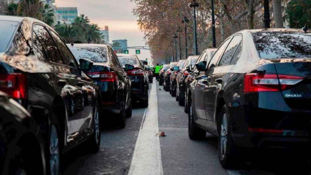 Coches de Cabify en una de las protestas que los conductores de VTC organizaron el año pasado en Madrid y Barcelona / EFE