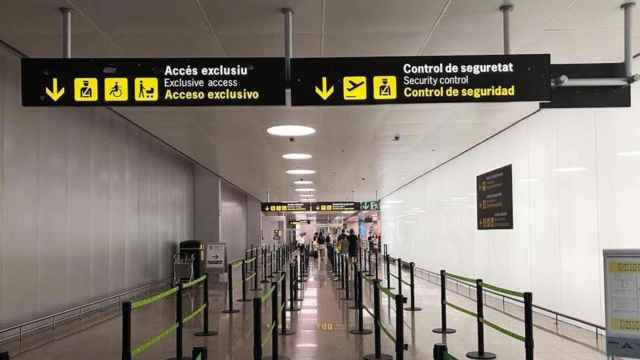 Entrada al control de viajes en el Aeropuerto de Barcelona / EUROPA PRESS