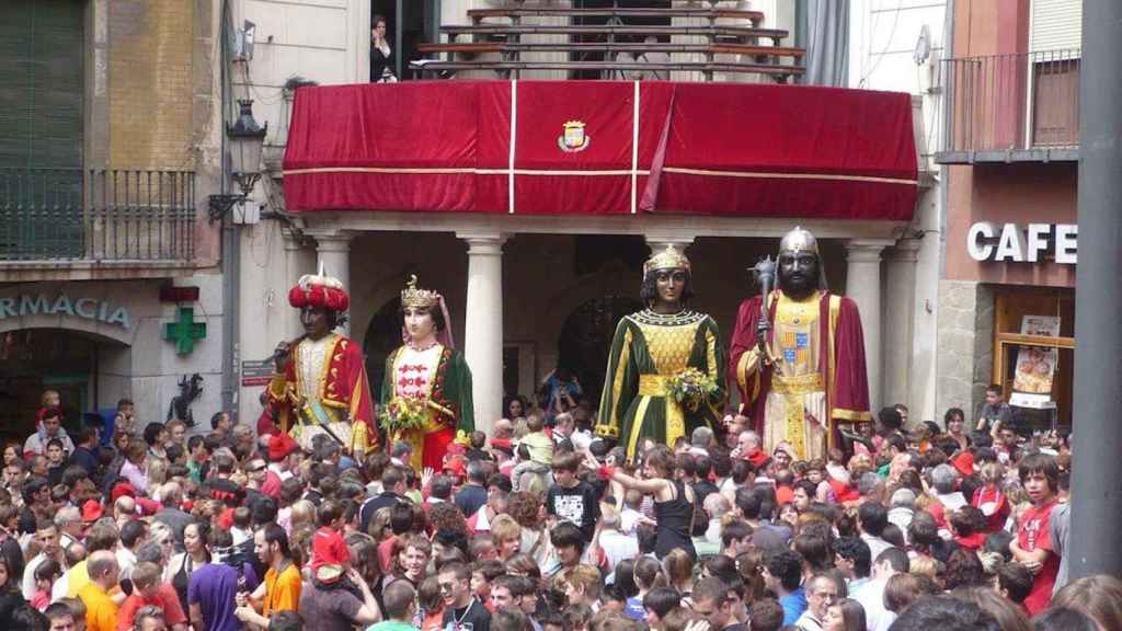 Una multitud celebra la fiesta de la Patum de Berga / EP