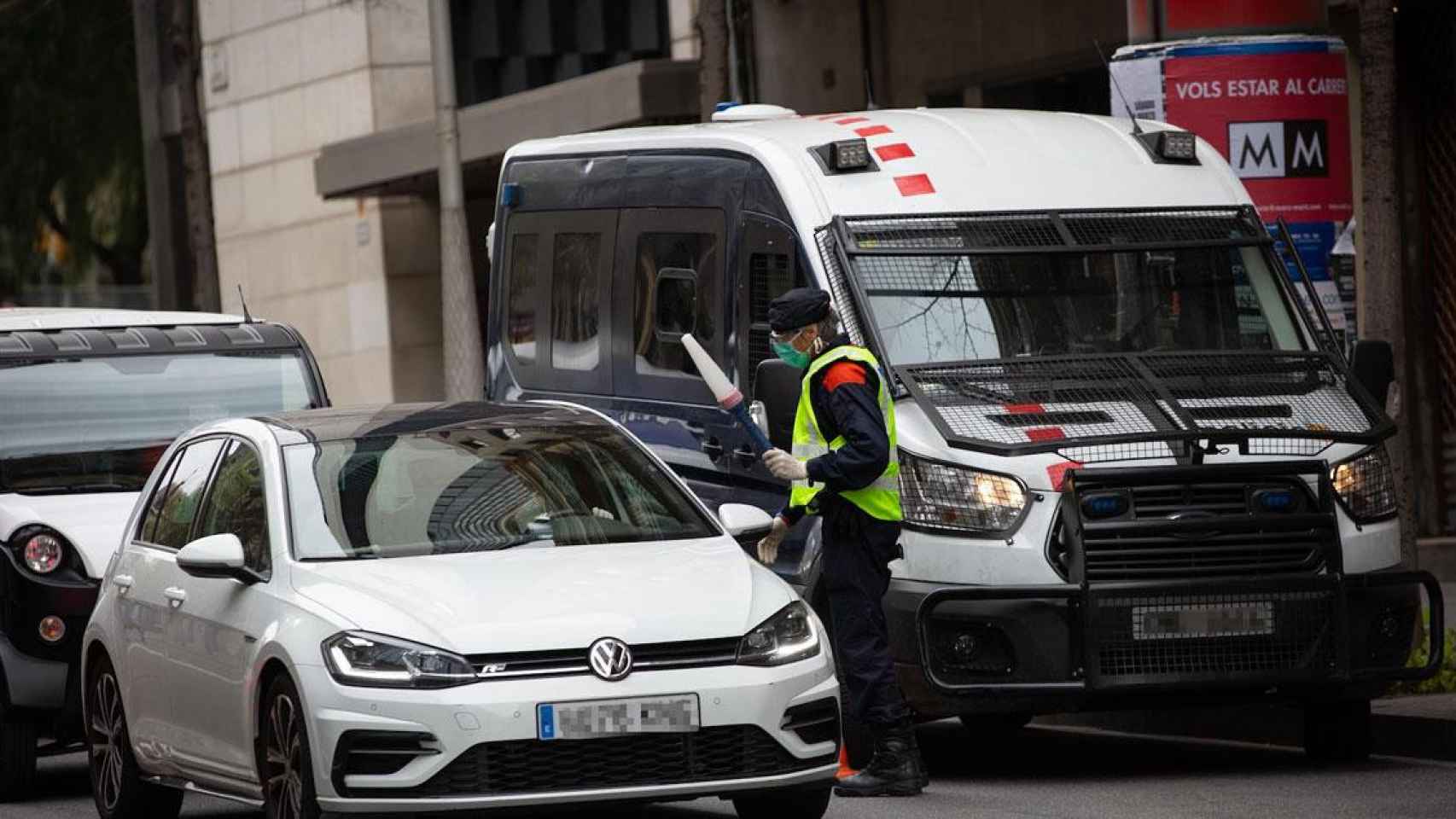 Un control de Mossos d'Esquadra durante el confinamiento / EUROPAPRESS